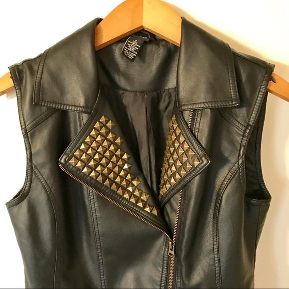 ✨🖤Trendy Leather Studded Vest🖤✨ - Picture 2 of 4